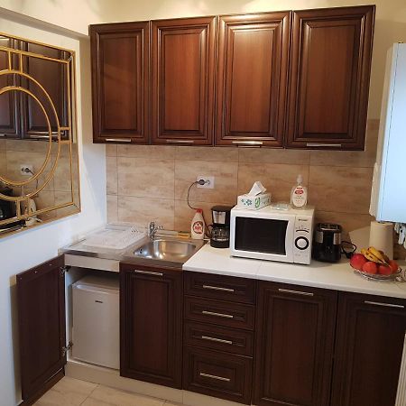 Garsoniera Mihaela Apartment เปโตรชานิ ภายนอก รูปภาพ